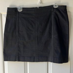 BLACK PENCIL SKIRT